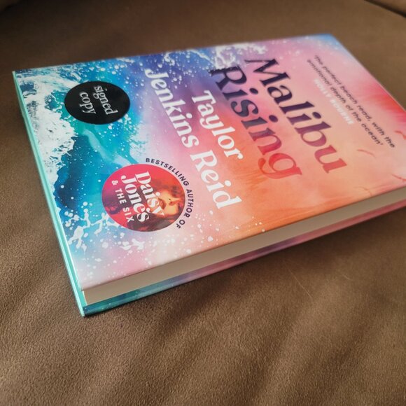 **NEW & SIGNED** Malibu Rising by Taylor Jenkins Reid, Hardcover, First Edition - Picture 6 of 6